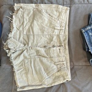 American Eagle Outfitters Tan Cargo Shorts
